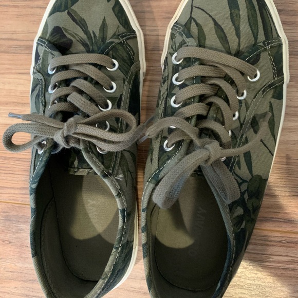 Old Navy size 6 Green Tree Camo Shoes - Picture 8 of 8
